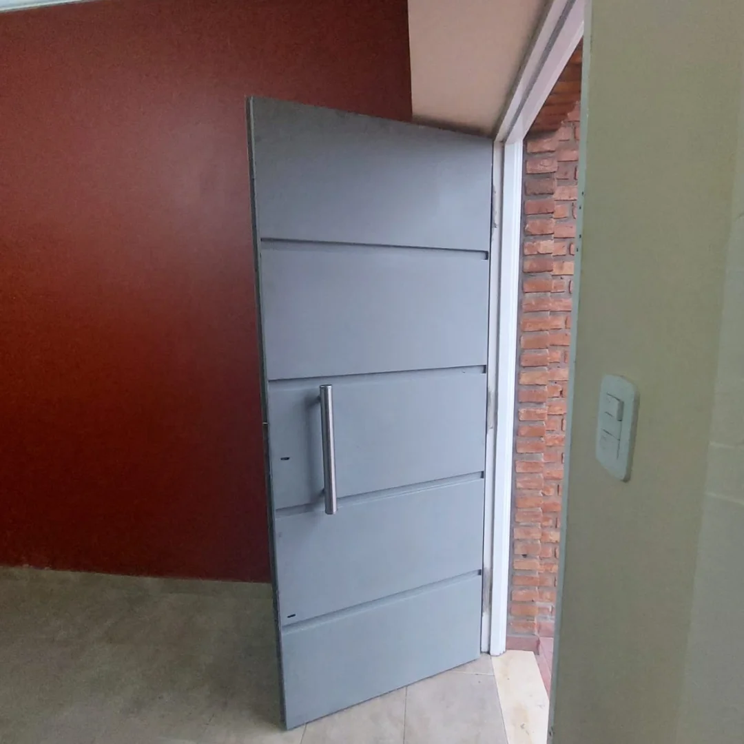 Detalle de puerta blindada
